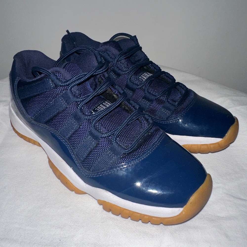 Jordan 11s low 2016 “navy gum”